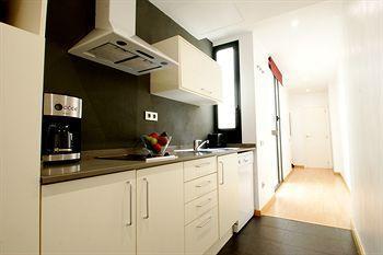 Short Group Liceu Serviced * Barcelone