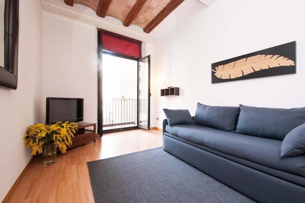 Short Group Liceu Serviced Barcelone