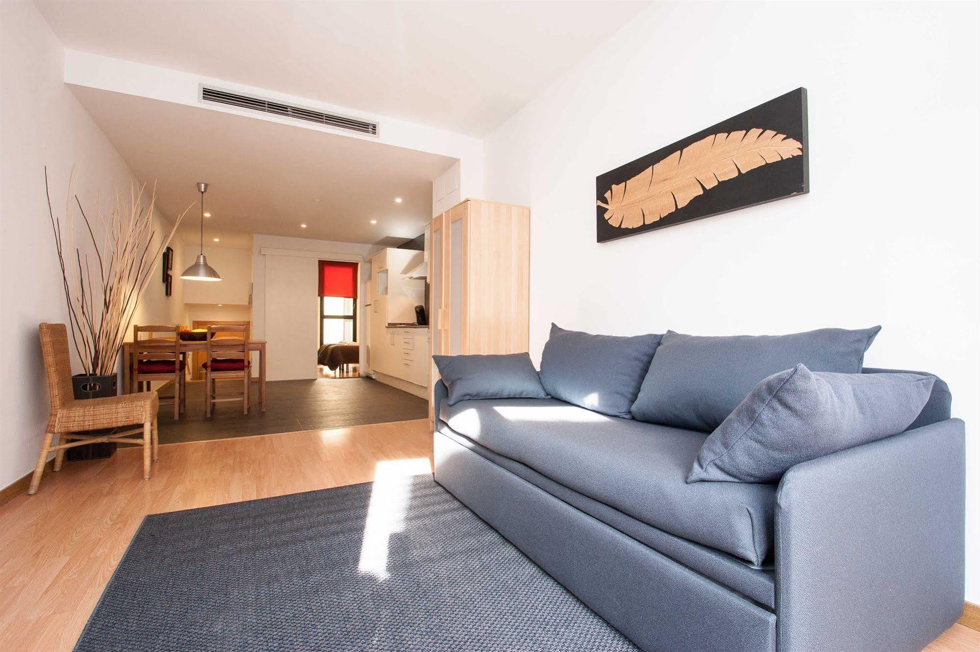 Short Group Liceu Serviced Barcelone