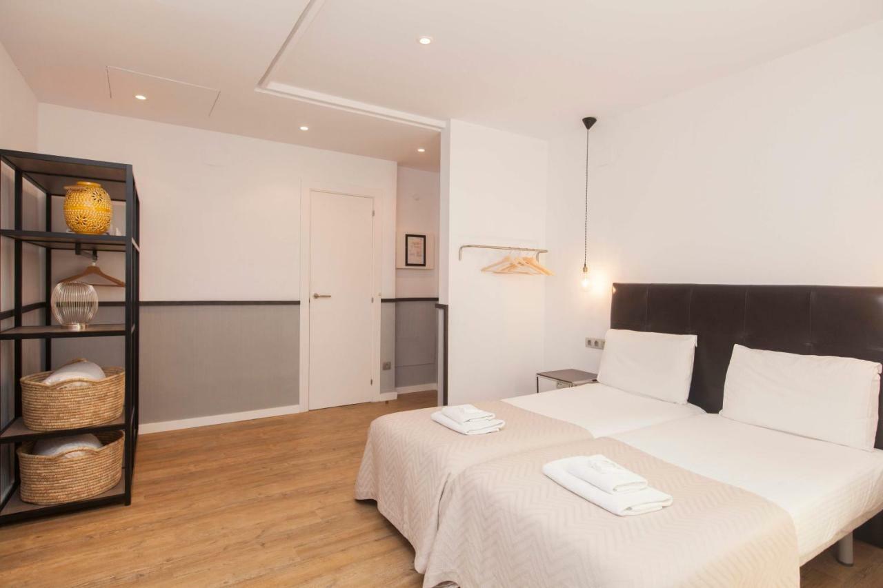 Short Group Liceu Serviced Barcelone